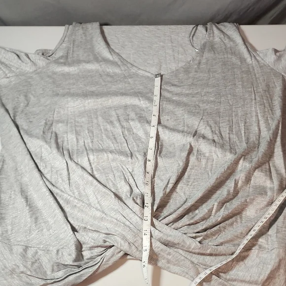 Michael Kors NWT Gray Relaxed Cut Out Short Sleeve Tee - Picture 5 of 8